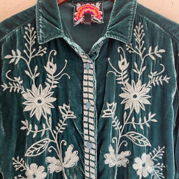 JOHNNY WAS Green Velvet Blouse/Floral Embroidery; Small; Pit to Pit: 20.5" NWOT! - Picture 2 of 10
